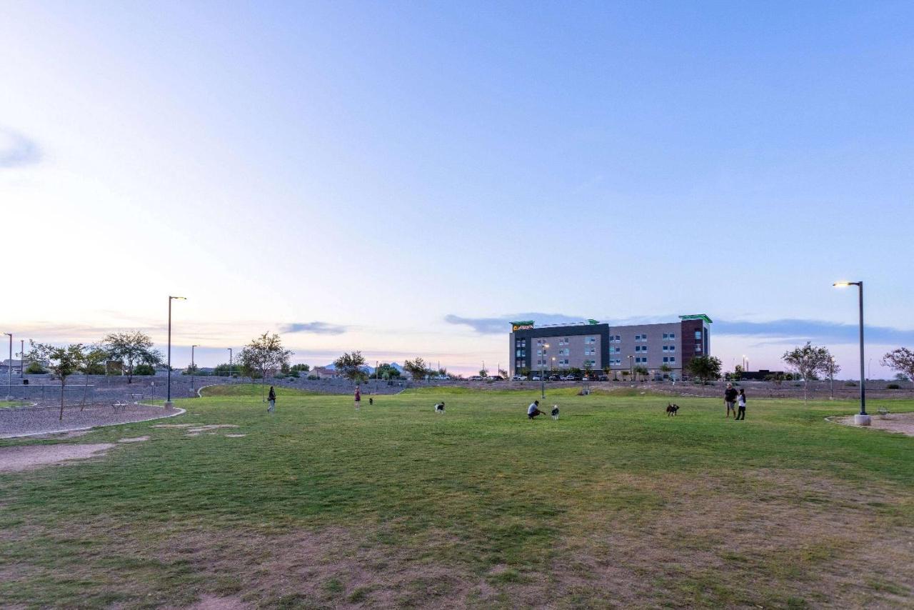 La Quinta Inn & Suites By Wyndham Maricopa Copper Sky Exterior foto